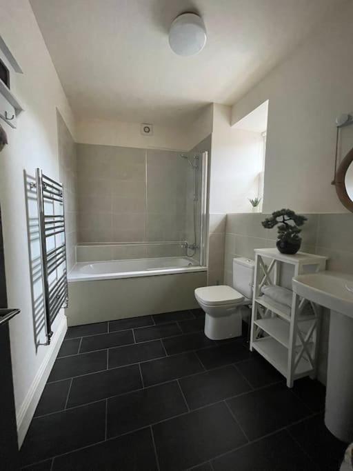 Luxurious 2 Bedroom Apartment In Central Berwick Zewnętrze zdjęcie